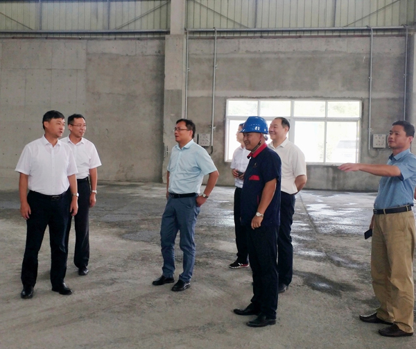 集團公司黨委委員、股份公司黨委書記、總經理蔣培進到矸石項目部...